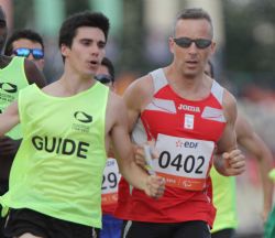 scar Moreno y su gua Marc Moreno, en los 800 metros (clase T11) del Mundial de Lyon 2013