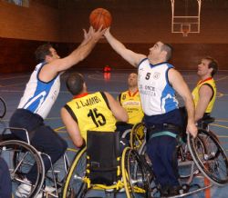 Partido de la liga espaola de baloncesto en silla de ruedas entre el Fundosa ONCE de Madrid y el ONCE Andaluca de Sevilla