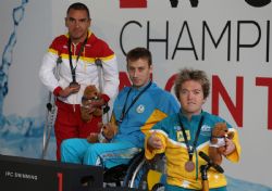 Miguel ngel Martnez con la medalla de plata de los 50 metros libre (S3), del Campeonato del Mundo de Natacin Paralmpica en Montreal, Canad.