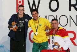 Sebastin Rodrguez con la medalla de bronce de los 50 metros libre (S5), del Campeonato del Mundo de Natacin Paralmpica en Montreal, Canad.
