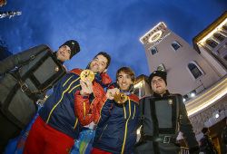 Jon Santacana y Miguel Galindo recogen la medalla de oro en el descenso de Sochi 2014