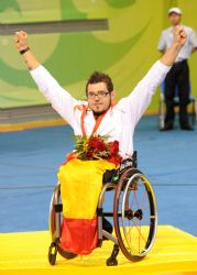 Toms Pias con la medalla de bronce en categora individual.