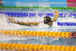 Nria Marqus nadando mariposa en Glasgow, bronce mundial