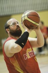 Asier Garca, jugador de baloncesto en silla de ruedas