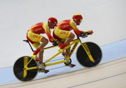 Ignacio vila y Joan Font compiten en la prueba de persecucin de ciclismo celebrada durante la primera jornada de los Juegos Paralmpicos de Rio 2016.