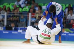 El judoka madrileo Daniel Gaviln intenta una llave durante un combate de la repesca de la competicin de judo para menos de 66 kilos en la que no pudo avanzar hasta la lucha por las medallas en los Juegos Paralmpicos de Rio 2016