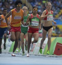 Izaskun Oss durante la carrera en que gan la medalla de bronce en su estreno en unos Juegos Paralmpicos en los 1500 metros de Ro 2016