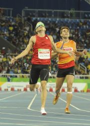 Gerard Descarrega se clasifica para la final de 400 metros