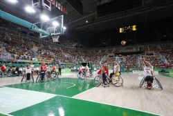 Mouriz (14) lanza a canasta en el partido de semifinales del torneo paralmpico de baloncesto que enfrent a Espaa y Gran Bretaa (69-63)