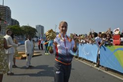 Elena Congost, con la medalla de campeona paralmpica de maratn en clase T12 (poco resto de visin), en la que hizo un tiempo de 3:01?T 43?.