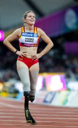 Sara Andrs gana la medalla de bronce en 400 metros T44 durante el Campeonato del Mundo de Atletismo Paralmpico de Londres.