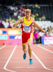 Jos Luis Fernndez corre la final de los 400 metros T12 en el Mundial de Atletismo Paralmpico de Londres.