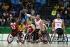 Asier Garca defiende un ataque de Canad en el Espaa-Canad (80-46) de la primera jornada de BSR en los Juegos Paralmpicos de Rio