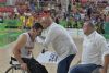 El cuerpo tcnico consuela a Agustn Alejos (51) tras perder la final de baloncesto de los Juegos de Rio 2016 ante Estados Unidos (52-68)