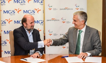 Firma entre el director general EMGS y secretario general CPE