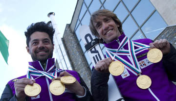 Santacana y Galindo con las medallas