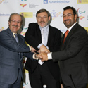 Javier de Agustín, Jaime Lissavetzky y Miguel Carballeda, tras la firma de la incorporación de AXA Winterthur al Plan ADOP