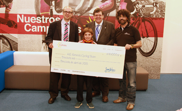 El Genesis Cycling Team recoge su premio