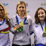 Podio de los 50 mariposa S7 del Europeo de Dublín, con Judit Rolo medalla de plata