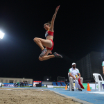 Uno de los saltos de Sara Martínez en la prueba de Longitud T12 del Mundial de Dubái.