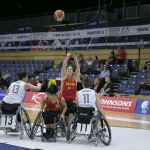 Vicky Pérez lanza a canasta durante el partido España-Alemania del Europeo BSR 2015.