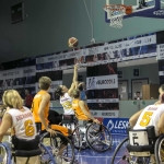 Vicky Alonso lanza a canasta en un momento del partido España-Holanda del Europeo BSR 2015.