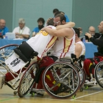 Jugadores de la selección española se celebran tras la victoria ante Polonia en el Europeo BSR 2015.