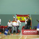 El cuerpo técnico de la selección española celebra durante el España-Polonia del Europeo BSR 2015.