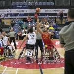 Alejandro Zarzuela, en el salto inicial del España-Alemania del Europeo BSR 2015.