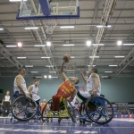 Jaume Llambi coge un rebote durante el partido de España-Itala en el Europeo BSR 2015.