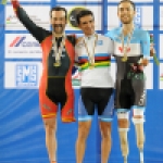 Juan José Méndez, en el podio del Mundial de Ciclismo en Pista de Aguascalientes 2014.