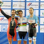 Juan José Méndez, en el podio del Mundial de Ciclismo en Pista de Aguascalientes 2014.