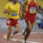 Manuel Garnica, con su guía, en la prueba de 5000 metros T11 del Mundial de Atletismo Doha 2015.