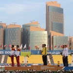 Gerard Descarrega y Marcos Blanquiño, en el podio tras lograr la medalla de plata en los 400 metros T11 del Mundial Doha 2015.