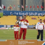 David Casinos, en el podio como campeón del mundo de lanzamiento de disco en el Mundial de Atletismo Doha 2015.