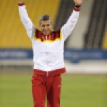 Alberto Suárez, en el podio como subcampeón de la prueba de los 5000 metros T13 del Mundial de Atletismo Doha 2015.