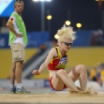 Sara Fernández, en una de sus tentativas de la prueba de salto de longitud T12 en el Mundial de Atletismo Doha 2015.