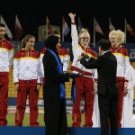 El relevo 4x100 T11-T13 femenino, en el podio con el bronce del Mundial de Atletismo Doha 2015: Lia Beel y David Alonso, Sara Martínez, Melany Berges y Sara Fernández.