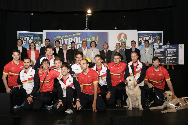 Foto de familia del sorteo de grupos del Mundial de Fútbol de Ciegos Madrid 18