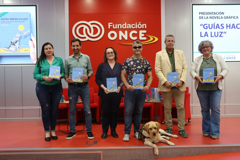 Foto de familia tras la presentación. Foto: Fundación ONCE.