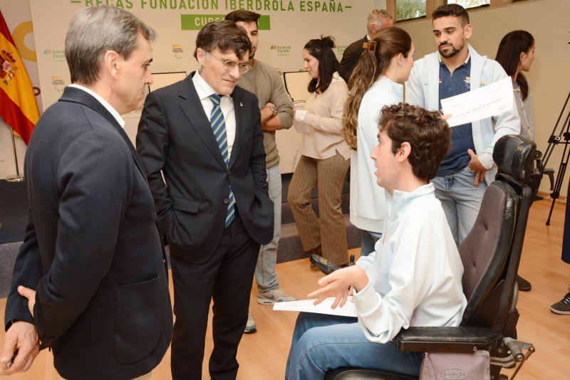 Momento del acto de entrega de becas en 2024