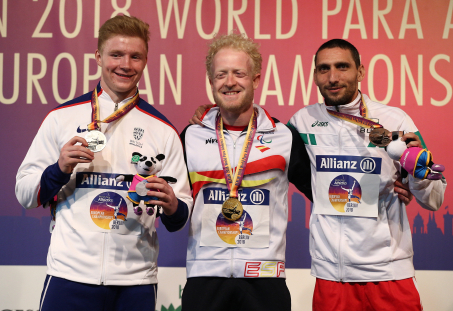 Iván Cano, en el podio de Berlín como campeón de Europa de Longitud T13.