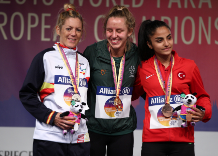 Izaskun Osés, en el podio como subcampeona de Europa en Berlín.