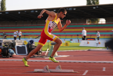 Lorenzo Albaladejo, en la salida de su prueba de 400 T38 en el Europeo de Berlín.