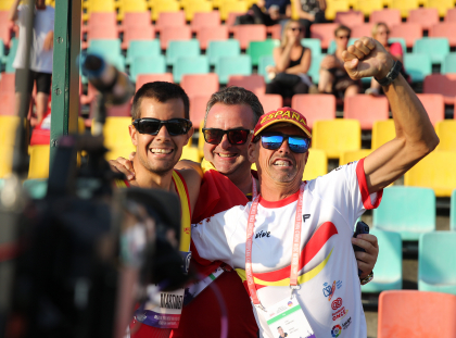 Lorenzo Albaladejo celebra su victoria en los 400 metros T38 en el Campeonato de Europa.