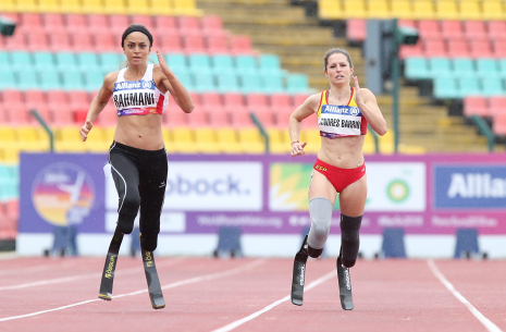 Sara Andrés, participando en la prueba de 200 metros T62 en el Europeo de Berlín.