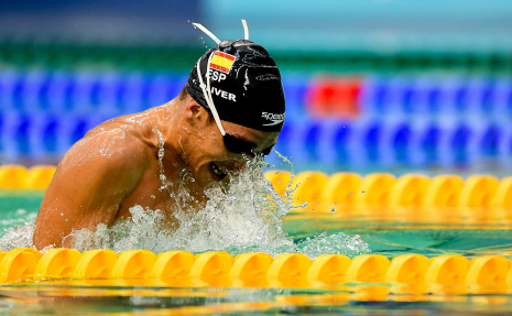 Israel Oliver, en un momento de la prueba de los 100 braza SB11 del Europeo de Dublín