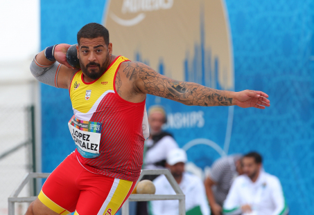 Kim López, en el lanzamiento que le convierte en subcampeón del mundo de Peso T12 en Dubái