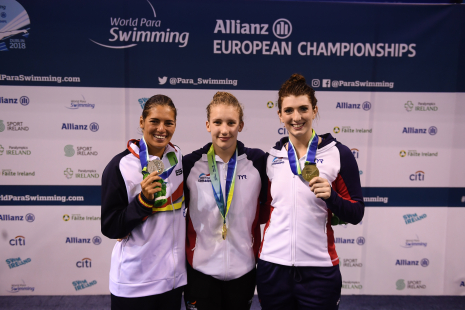 Michelle Alonso, en el podio con la medalla de plata del Europeo Dublín 2018 en la prueba de los 100 braza SB14