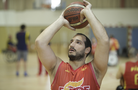 Alejandro Zarzuela, durante una concentración y entrenamiento con la selección española de baloncesto en silla.